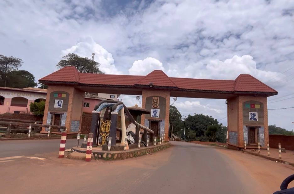 The West Cameroon Experience: Foumban, Petpenoun, Mbappit & Chute de la Metché