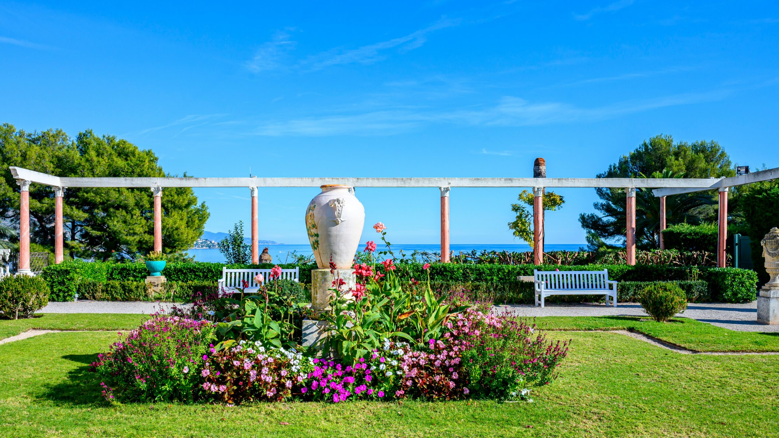9 Limbe Travel-Inspired Coastal Garden Ideas for a Peaceful Backyard